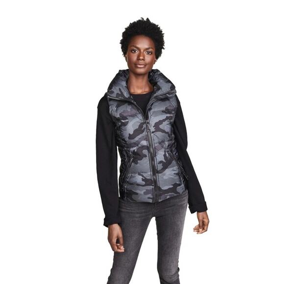SAM. CAMO FREEDOM DOWN WAISTCOAT IN DARK CHARCOAL CAMO PUFF VEST SZ S